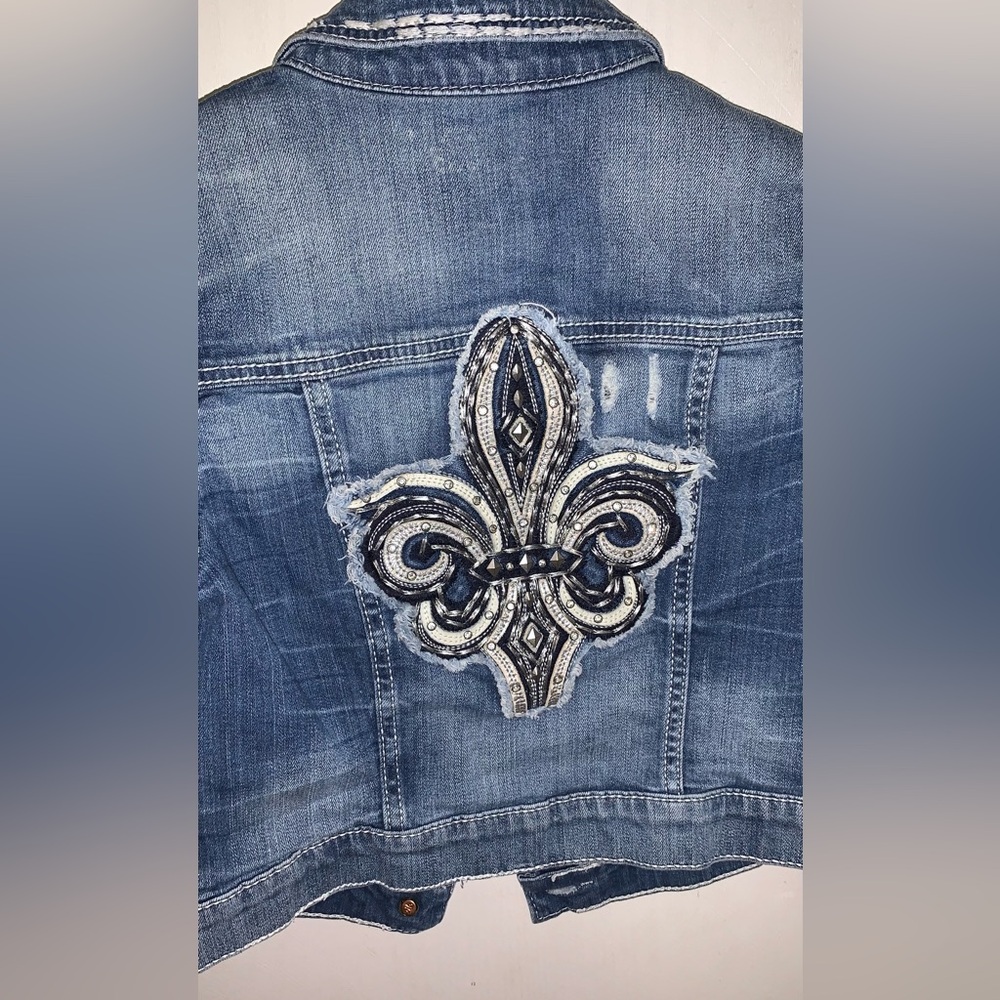 Miss Me cropped Jean jacket 
Size small